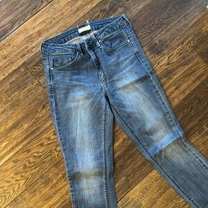 Unpublished cropped skinny jean.